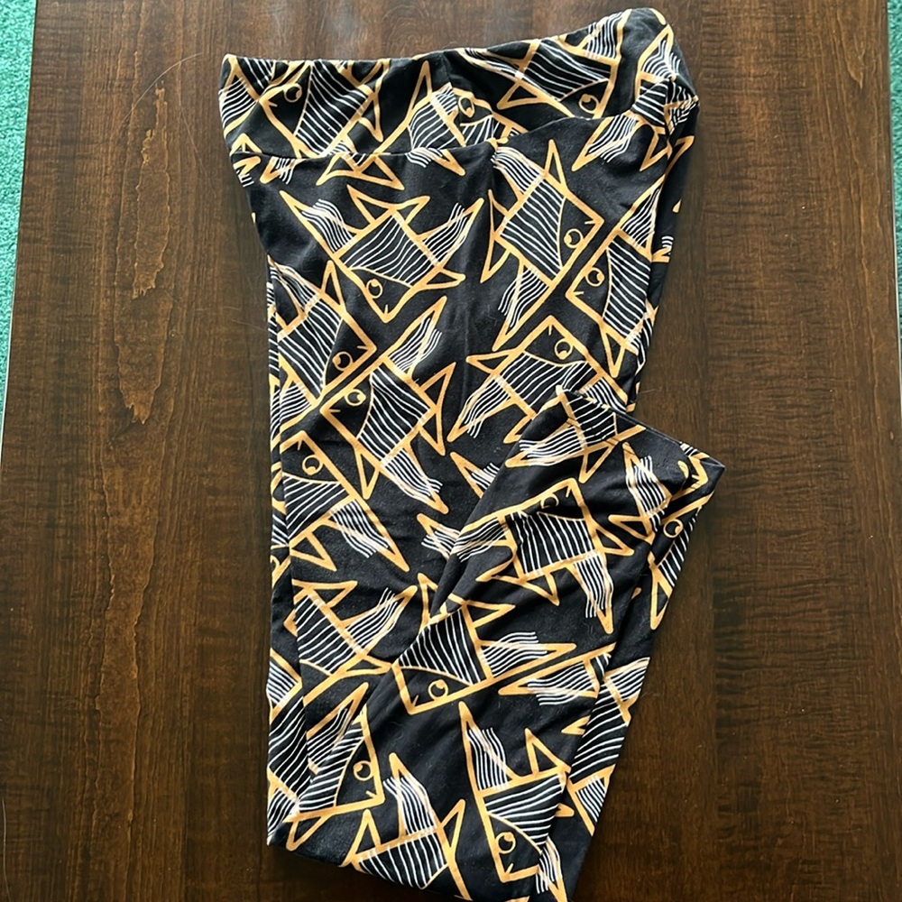 Fish-print leggings